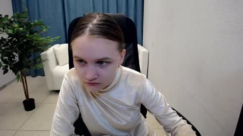 Snapshot of donnasia chatting on 05-24-26, 06:29 Sia online show from 05-24-26, 06:29
