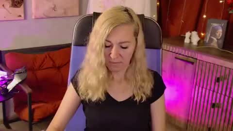 Donna online show from 06-18-26, 08:02