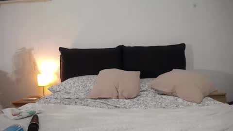 Snapshot of dontcallmeangel_ chatting on 10-12-25, 09:14 Iara online show from 10-12-25, 09:14