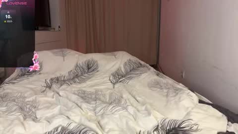 Snapshot of dontoch chatting on 10-18-25, 05:25 Stacy online show from 10-18-25, 05:25