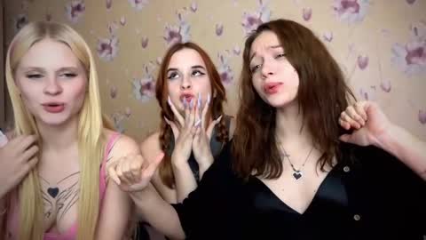 Snapshot of dontoke_ chatting on 12-12-24, 06:53 Nicole online show from 12-12-24, 06:53