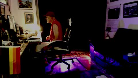 Snapshot of dopeleaf2 chatting on 10-10-25, 10:09 dopeleaf2 online show from 10-10-25, 10:09