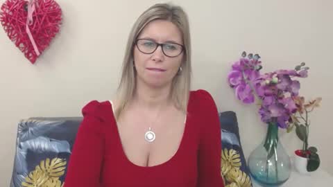 Snapshot of doreenkiss chatting on 02-11-25, 10:37 DoreenSexy online show from 02-11-25, 10:37