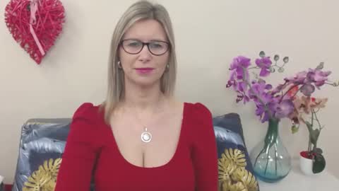 Snapshot of doreenkiss chatting on 03-07-25, 07:19 DoreenSexy online show from 03-07-25, 07:19