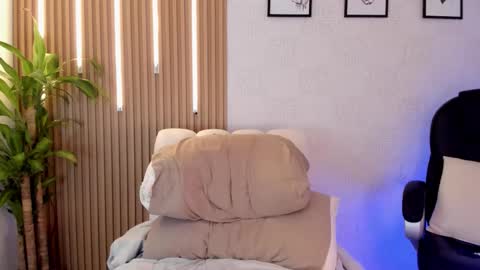 Snapshot of dorian_mystery chatting on 10-31-25, 06:42 dorian_mystery online show from 10-31-25, 06:42