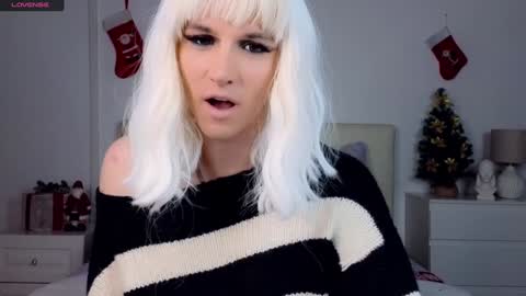 Snapshot of dorian_reed chatting on 01-12-25, 05:24 Helen my second account online show from 01-12-25, 05:24