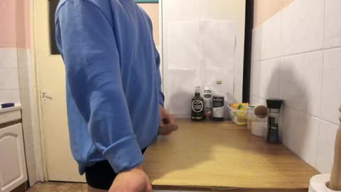 Snapshot of doriancretu95 chatting on 12-12-24, 06:14 menu below online show from 12-12-24, 06:14