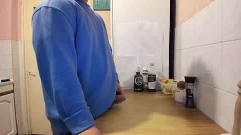 Snapshot of doriancretu95 chatting on 12-13-24, 07:43 menu below online show from 12-13-24, 07:43