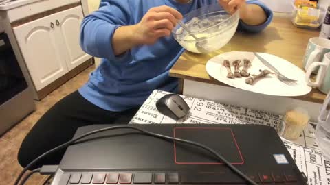 Snapshot of doriancretu95 chatting on 12-15-24, 07:10 menu below online show from 12-15-24, 07:10