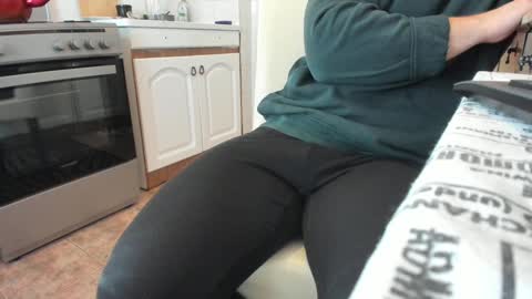 Snapshot of doriancretu95 chatting on 12-17-24, 09:07 menu below online show from 12-17-24, 09:07