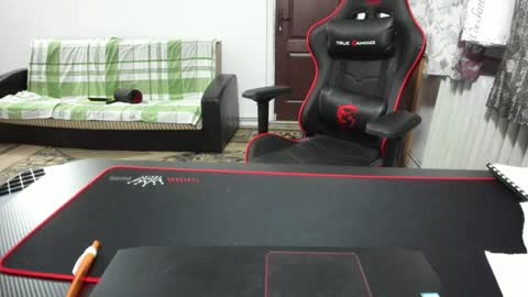 Snapshot of doriancretu95 chatting on 01-11-25, 07:49 menu below online show from 01-11-25, 07:49