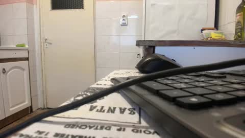 Snapshot of doriancretu95 chatting on 03-11-25, 05:05 menu below online show from 03-11-25, 05:05