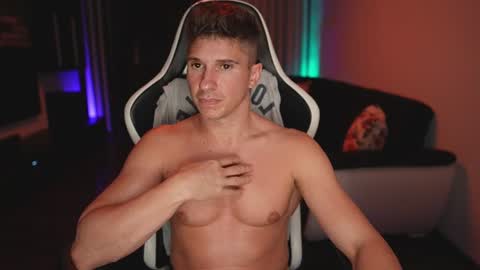 Snapshot of dorianreyes chatting on 07-07-26, 01:19 Dorian Reyes online show from 07-07-26, 01:19