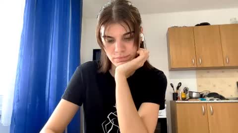 Snapshot of dorthacostain chatting on 07-24-26, 09:40 Alice online show from 07-24-26, 09:40