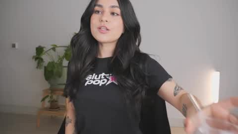 Sara online show from 04-14-26, 02:28
