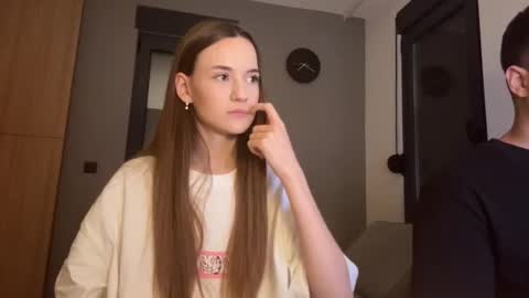 Snapshot of double_sun chatting on 10-14-25, 07:03 Alice and Mark online show from 10-14-25, 07:03