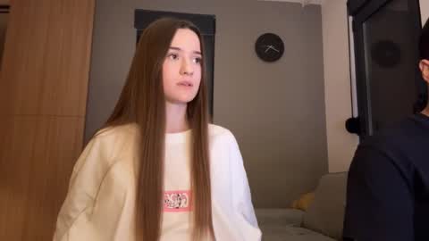 Snapshot of double_sun chatting on 10-19-25, 10:32 Alice and Mark online show from 10-19-25, 10:32