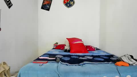 Snapshot of douglas_gallegos chatting on 01-31-25, 01:54 douglas_gallegos online show from 01-31-25, 01:54