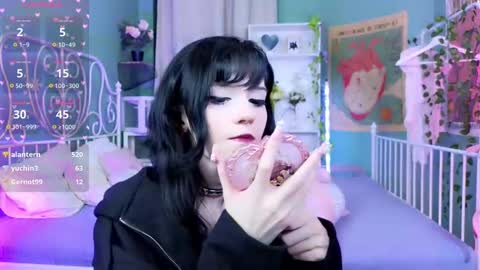 Snapshot of draculaura_ chatting on 02-12-25, 07:02 Draculaura online show from 02-12-25, 07:02