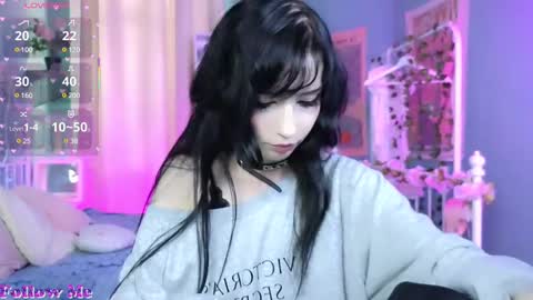 Snapshot of draculaura_ chatting on 02-25-25, 10:47 Draculaura online show from 02-25-25, 10:47