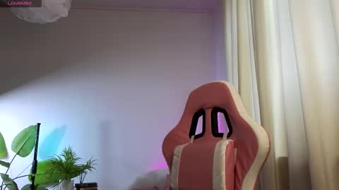 Snapshot of dragon_ink chatting on 11-23-25, 06:13 Lisbeth Salander online show from 11-23-25, 06:13