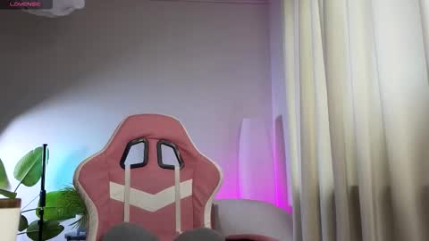 Snapshot of dragon_ink chatting on 11-27-25, 06:37 Lisbeth Salander online show from 11-27-25, 06:37