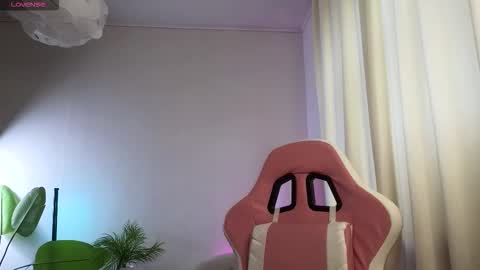 Snapshot of dragon_ink chatting on 12-04-25, 06:23 Lisbeth Salander online show from 12-04-25, 06:23