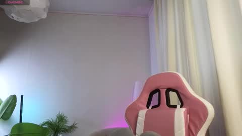 Snapshot of dragon_ink chatting on 12-05-25, 06:11 Lisbeth Salander online show from 12-05-25, 06:11