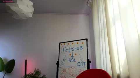 Snapshot of dragon_ink chatting on 12-17-25, 06:30 Lisbeth Salander online show from 12-17-25, 06:30