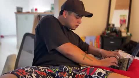 Snapshot of drakenn_ chatting on 06-18-26, 02:43 drakeeee online show from 06-18-26, 02:43