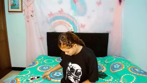 Snapshot of dream__girls69944 chatting on 10-18-25, 11:33 sharon online show from 10-18-25, 11:33
