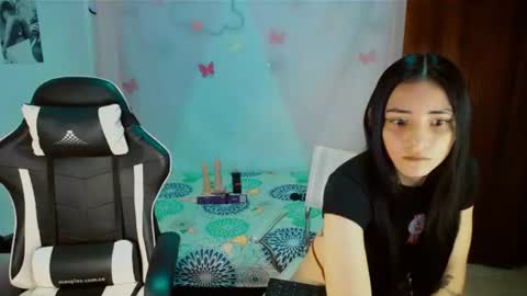 Snapshot of dream__girls69944 chatting on 07-13-26, 07:22 sharon online show from 07-13-26, 07:22
