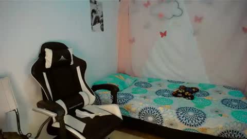 Snapshot of dream__girls69944 chatting on 07-14-26, 06:51 sharon online show from 07-14-26, 06:51