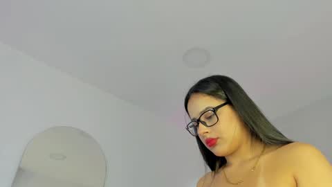 Snapshot of dream_nena chatting on 09-29-25, 03:44 N E N A online show from 09-29-25, 03:44