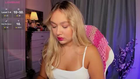 Snapshot of dreamaise chatting on 10-12-25, 01:54  Mary   pvt open    use pink and blue app lovense online show from 10-12-25, 01:54