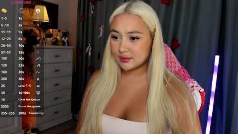 Snapshot of dreamaise chatting on 04-22-26, 03:46 Mary pvt open use pink and blue app lovense online show from 04-22-26, 03:46