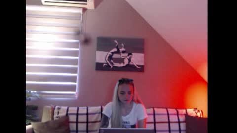 A girl online show from 11-25-25, 08:25