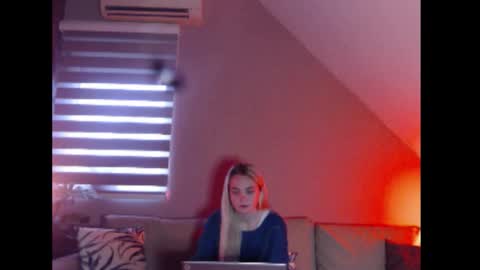 A girl online show from 12-15-25, 07:34