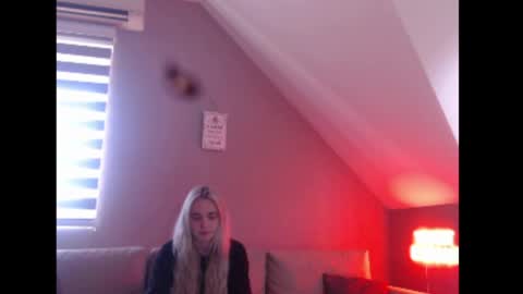 A girl online show from 04-27-26, 07:28