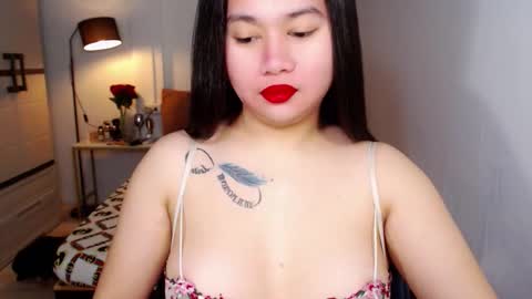 Snapshot of dreamgirlheaven chatting on 01-12-26, 06:18 Heaven online show from 01-12-26, 06:18