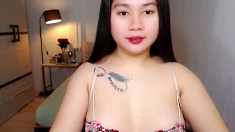 Snapshot of dreamgirlheaven chatting on 01-15-26, 06:29 Heaven online show from 01-15-26, 06:29