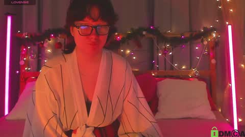 Snapshot of dreamgirllove chatting on 12-28-24, 01:29 Billy online show from 12-28-24, 01:29