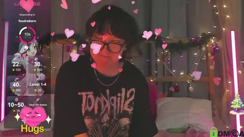 Snapshot of dreamgirllove chatting on 01-03-25, 04:44 Billy online show from 01-03-25, 04:44