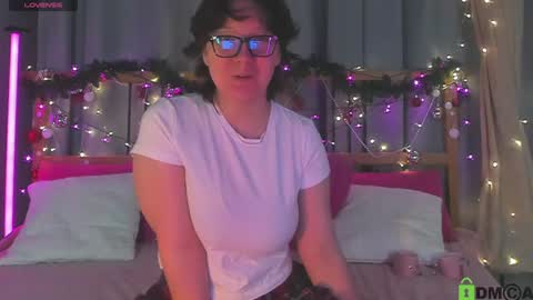 Snapshot of dreamgirllove chatting on 01-09-25, 02:11 Billy online show from 01-09-25, 02:11