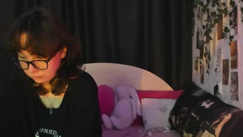 Snapshot of dreamgirllove chatting on 09-19-25, 04:14 Billy online show from 09-19-25, 04:14