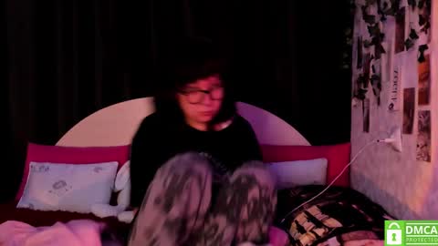 Snapshot of dreamgirllove chatting on 10-11-25, 02:44 Billy online show from 10-11-25, 02:44