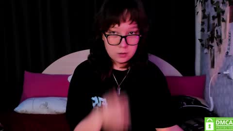 Snapshot of dreamgirllove chatting on 10-20-25, 09:15 Billy online show from 10-20-25, 09:15