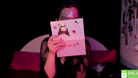 Snapshot of dreamgirllove chatting on 10-31-25, 12:00 Billy online show from 10-31-25, 12:00