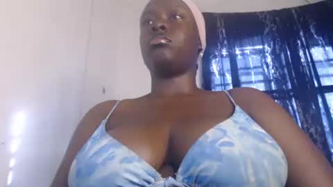 Snapshot of dreamy_wetpussy chatting on 05-14-26, 07:37 BEAUTY online show from 05-14-26, 07:37
