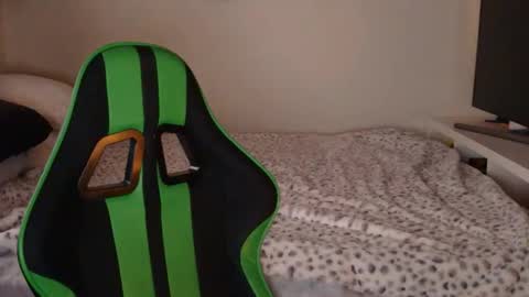 Snapshot of dreamydick47061 chatting on 06-09-26, 02:12 luvslutz online show from 06-09-26, 02:12